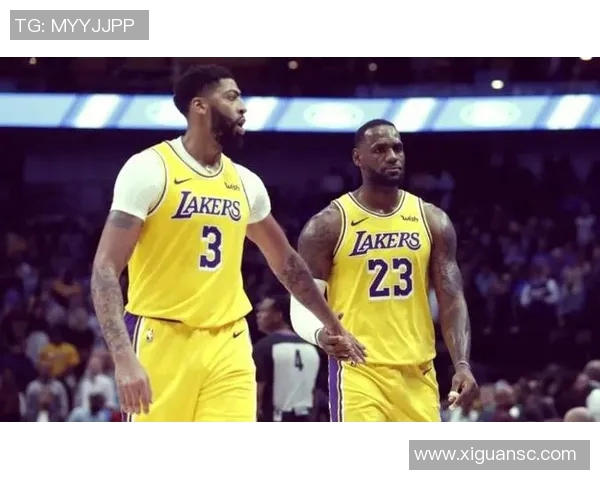 施罗德领衔湖人对决马刺全力争胜展现球队实力与韧性