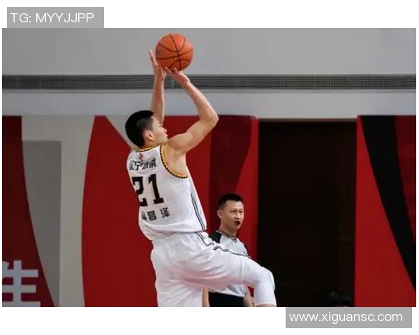 甘冈与里昂激战正酣比分揭晓引发球迷热议